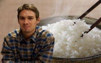 老外吃伊丽莎白瓜视频,体验中国夏日美味